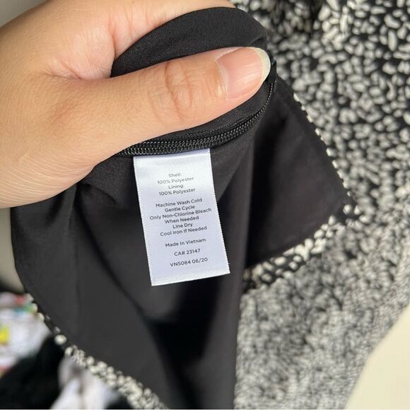 Talbots Black White Patterned Tie Neck Sleeveless Tunic Tank Top - Picture 4 of 6